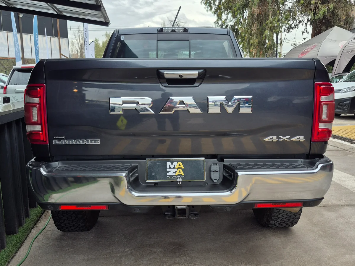 RAM 2500 Laramie — foto 10 de 14