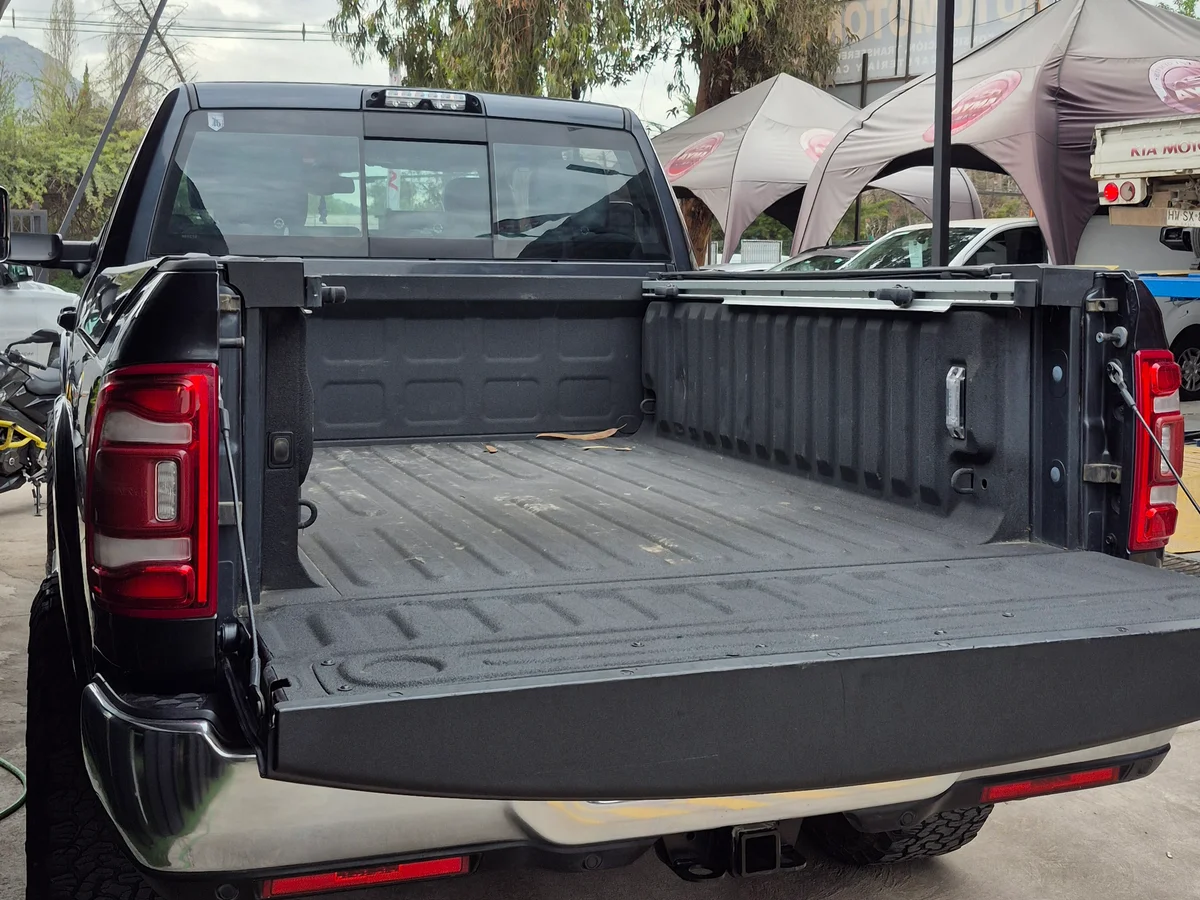 RAM 2500 Laramie — foto 13 de 14