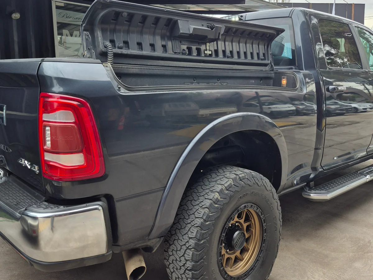 RAM 2500 Laramie — foto 14 de 14