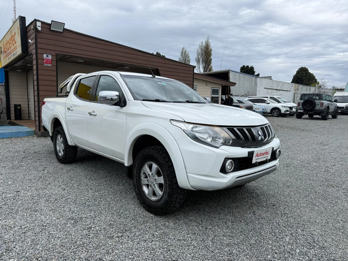 Mitsubishi L200 Dakar Crs — foto 3 de 11