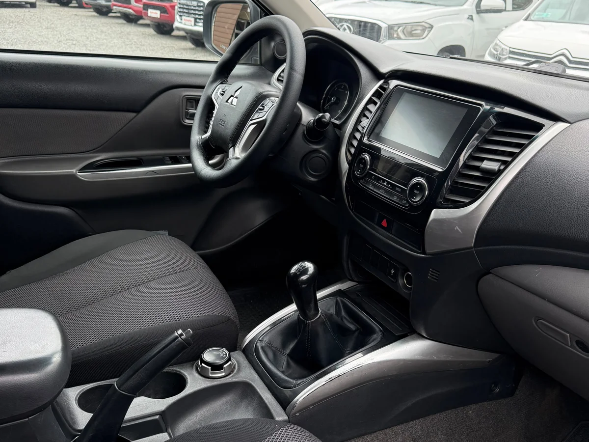 Mitsubishi L200 Dakar Crs — foto 4 de 11