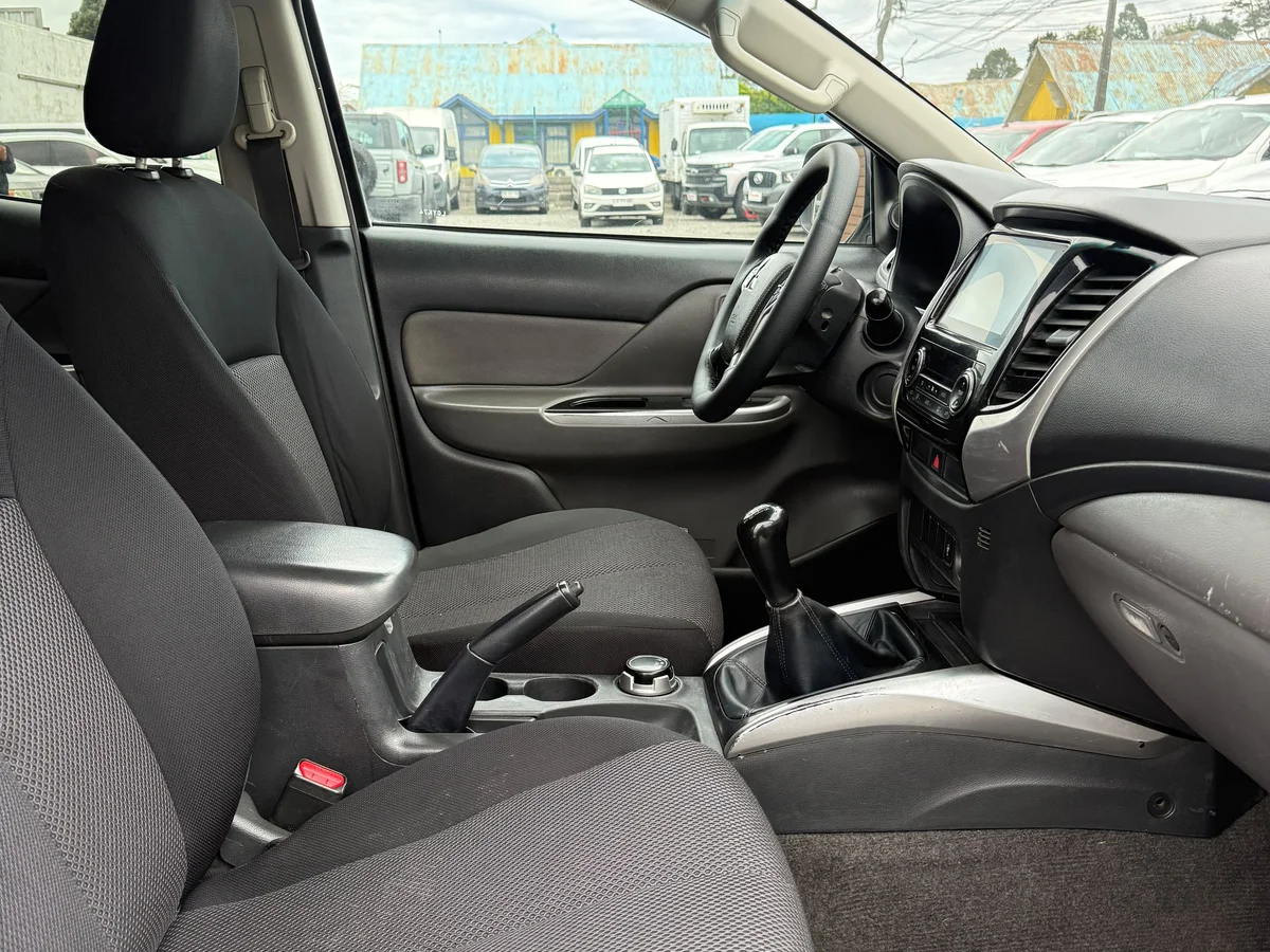 Mitsubishi L200 Dakar Crs — foto 5 de 11