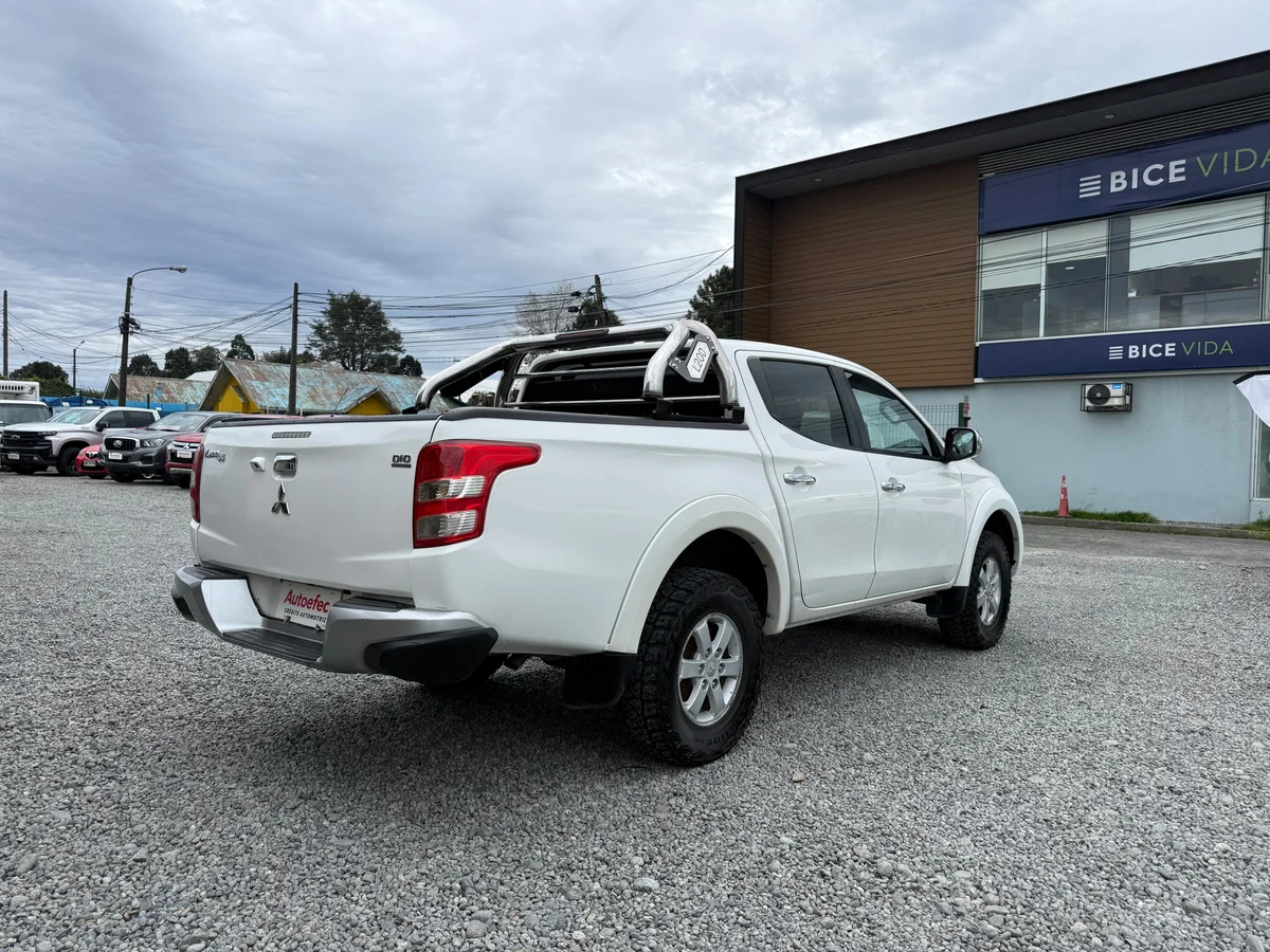 Mitsubishi L200 Dakar Crs — foto 8 de 11