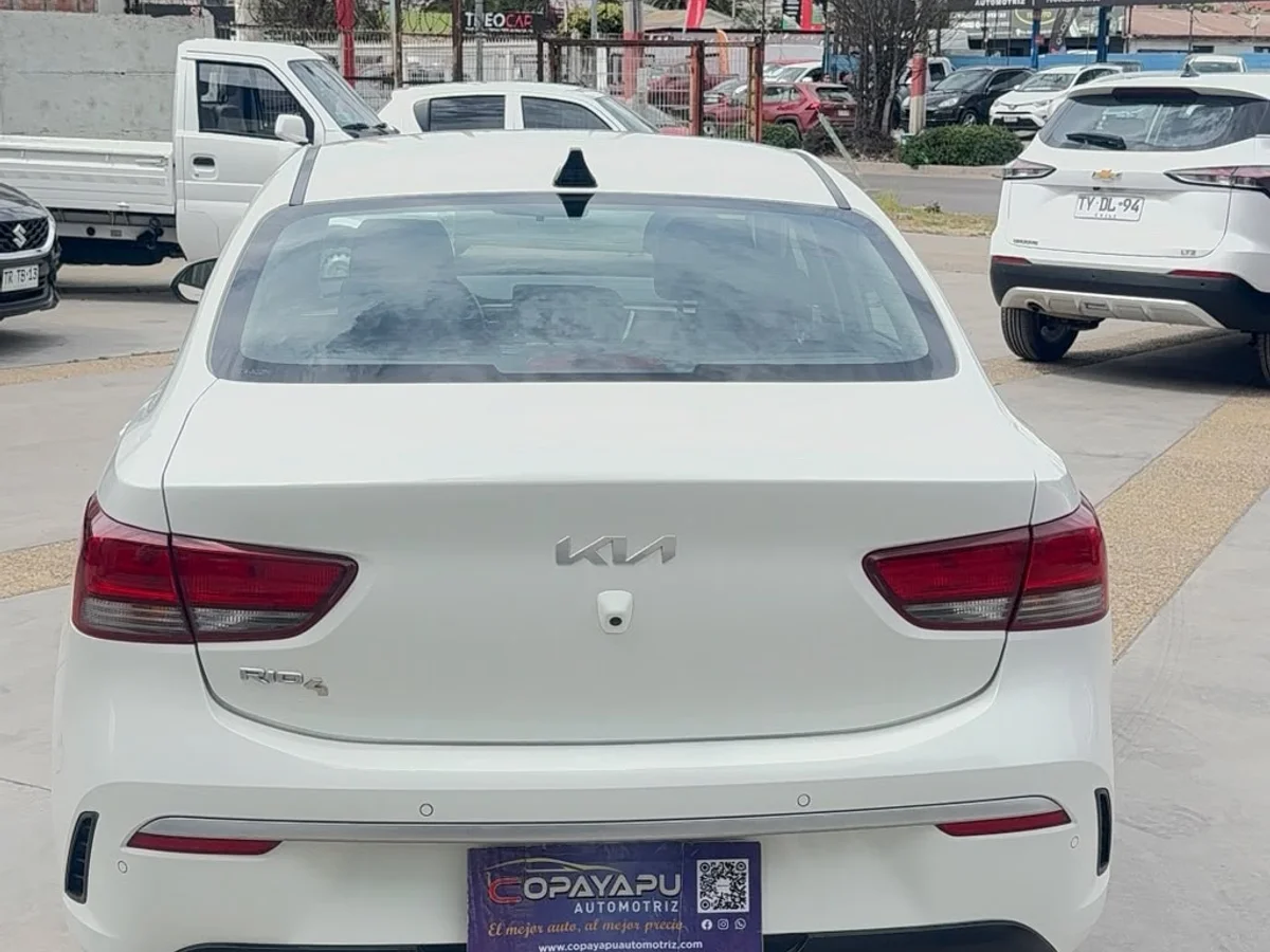 KIA Rio4 1.4 6Mt — foto 8 de 10