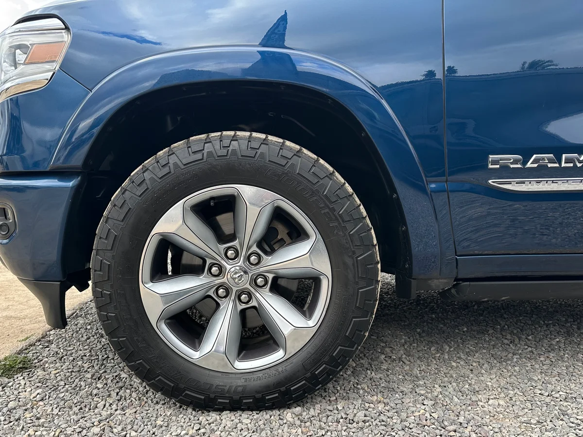 RAM 1500 NEW LIMITED 4X4 HEMI 5.7 UNICO DUEÑO 2021 - Miniatura 9