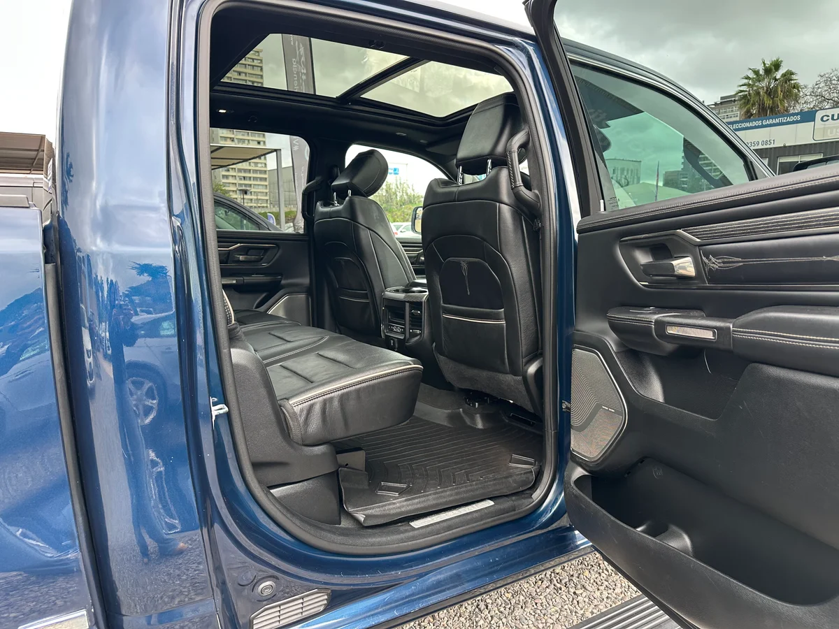 RAM 1500 NEW LIMITED 4X4 HEMI 5.7 UNICO DUEÑO 2021 - Miniatura 24