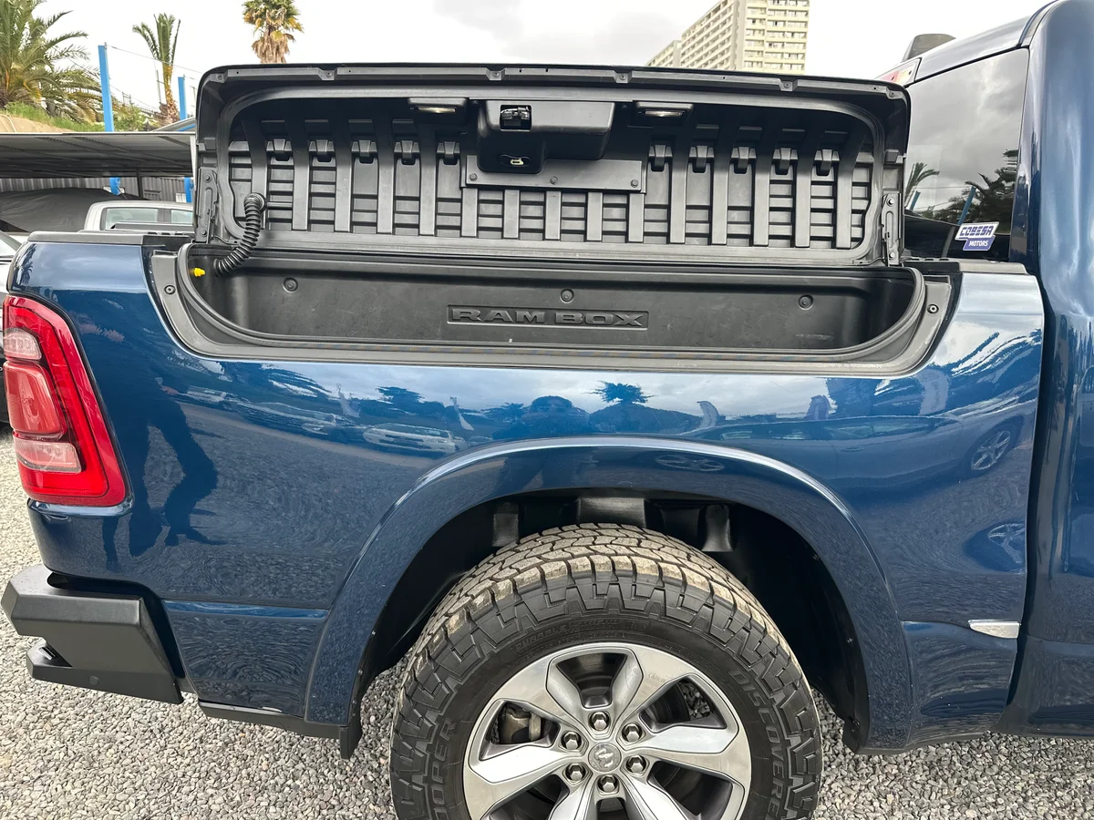 RAM 1500 NEW LIMITED 4X4 HEMI 5.7 UNICO DUEÑO 2021 - Miniatura 27