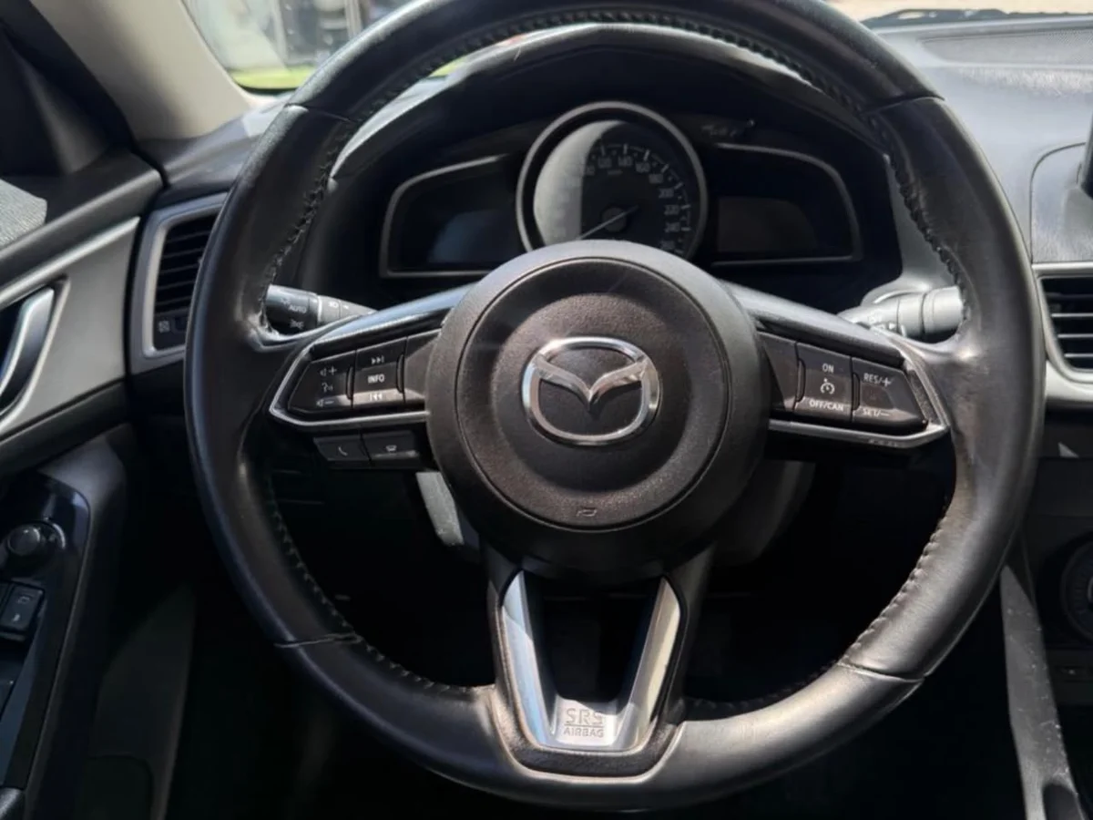 Mazda 3 — foto 5 de 10