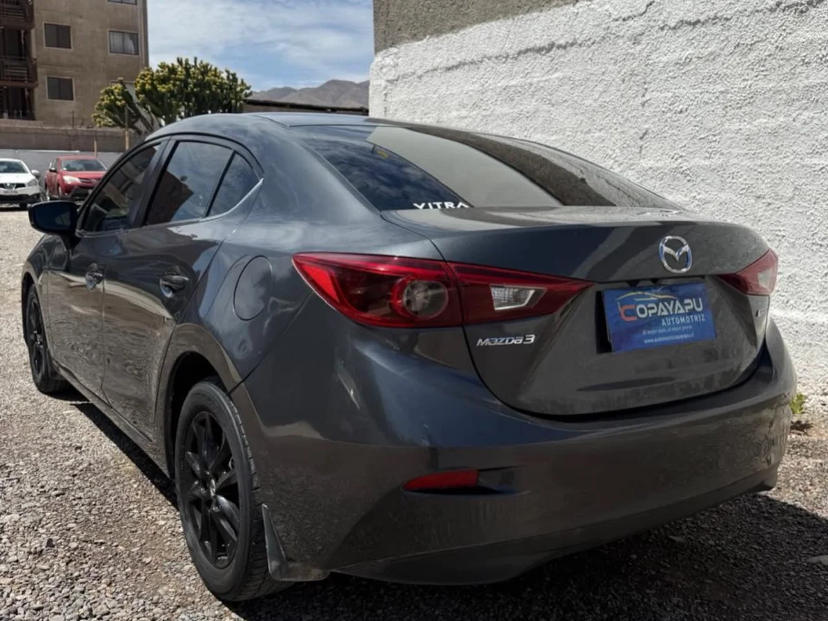 Mazda 3 — foto 8 de 10