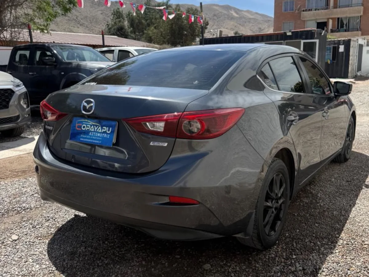 Mazda 3 — foto 9 de 10