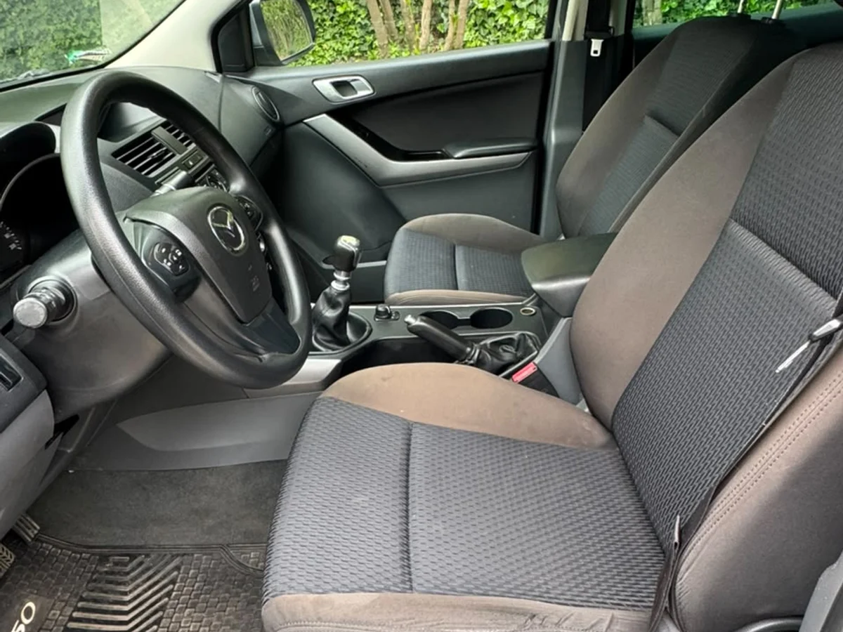 MAZDA Bt-50 2.2 SDX DCAB DIESEL 4X4 6MT 2020 (perdida asimi) - Miniatura 5