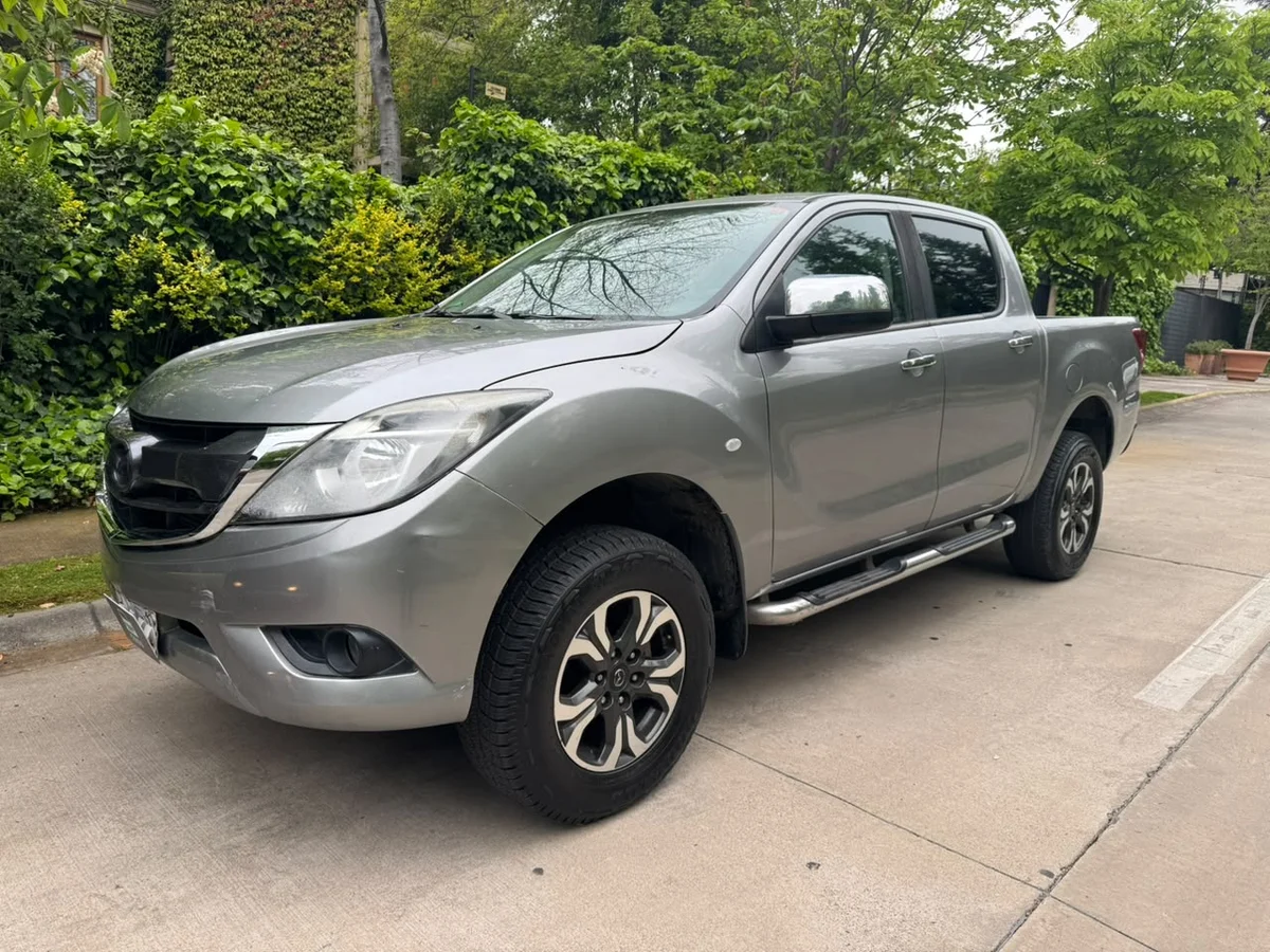 MAZDA Bt-50 2.2 SDX DCAB DIESEL 4X4 6MT 2020 (perdida asimi) - Miniatura 6