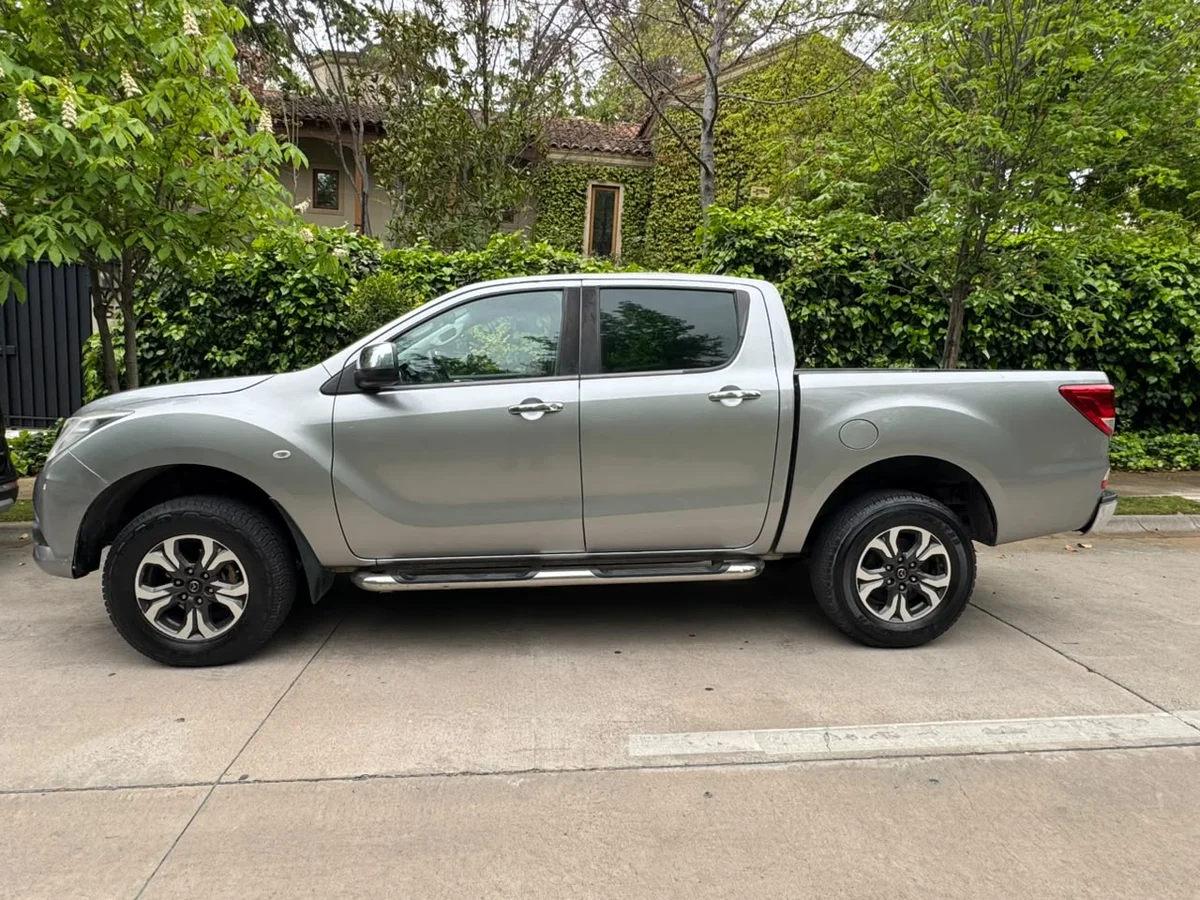 MAZDA Bt-50 2.2 SDX DCAB DIESEL 4X4 6MT 2020 (perdida asimi) - Miniatura 7