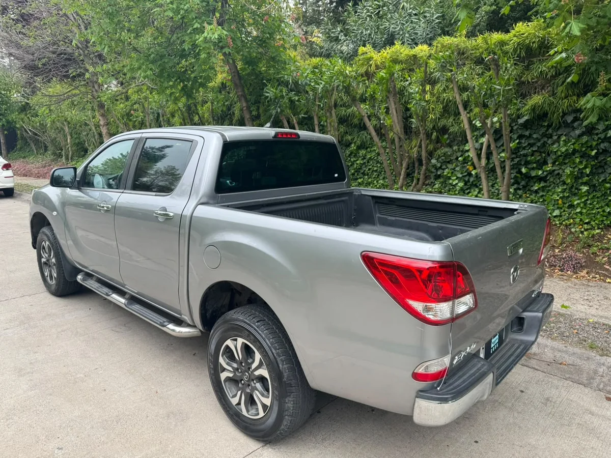 MAZDA Bt-50 2.2 SDX DCAB DIESEL 4X4 6MT 2020 (perdida asimi) - Miniatura 9