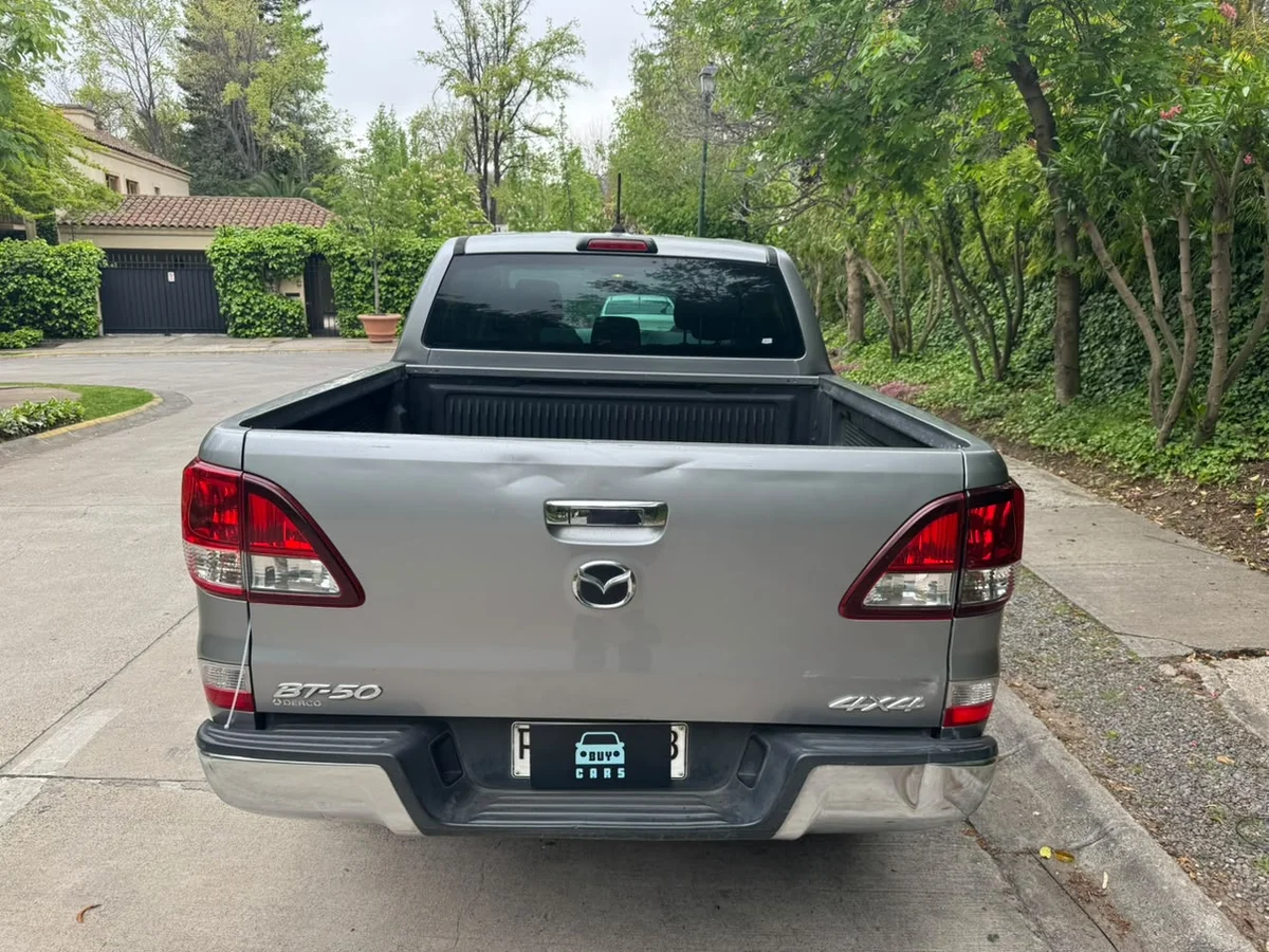 MAZDA Bt-50 2.2 SDX DCAB DIESEL 4X4 6MT 2020 (perdida asimi) - Miniatura 10