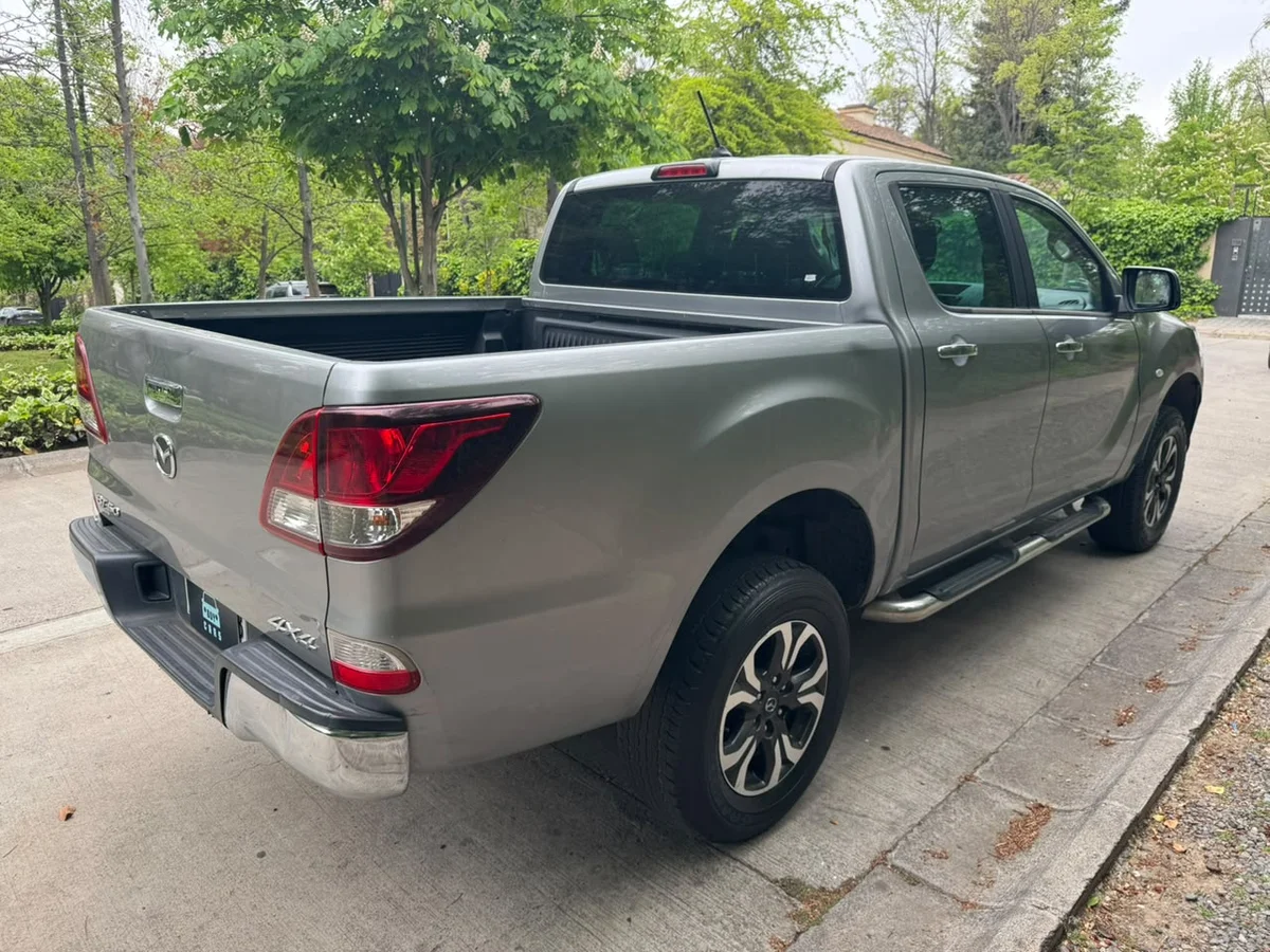 MAZDA Bt-50 2.2 SDX DCAB DIESEL 4X4 6MT 2020 (perdida asimi) - Miniatura 12