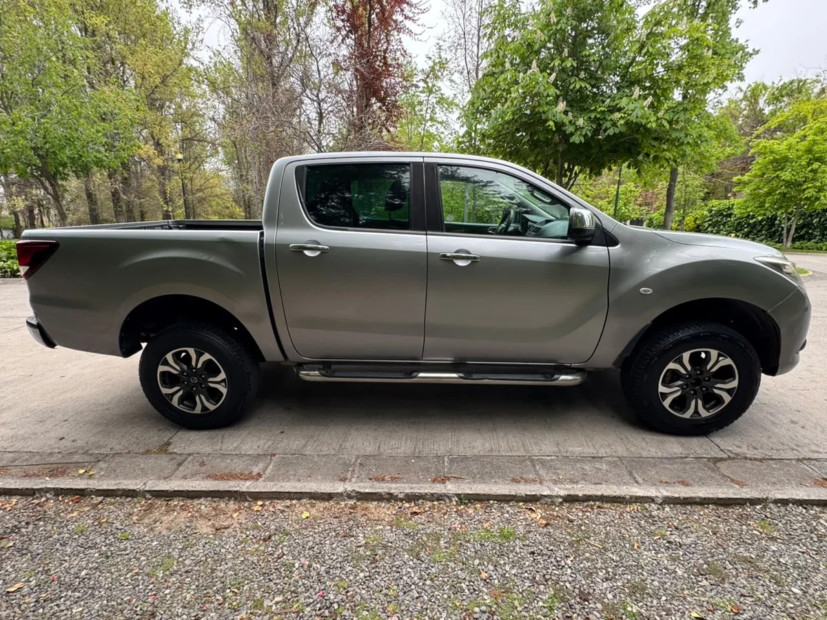 MAZDA Bt-50 2.2 SDX DCAB DIESEL 4X4 6MT 2020 (perdida asimi) - Miniatura 14