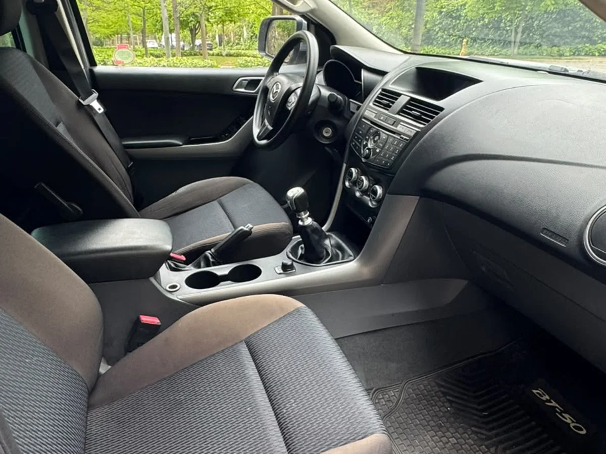 MAZDA Bt-50 2.2 SDX DCAB DIESEL 4X4 6MT 2020 (perdida asimi) - Miniatura 15