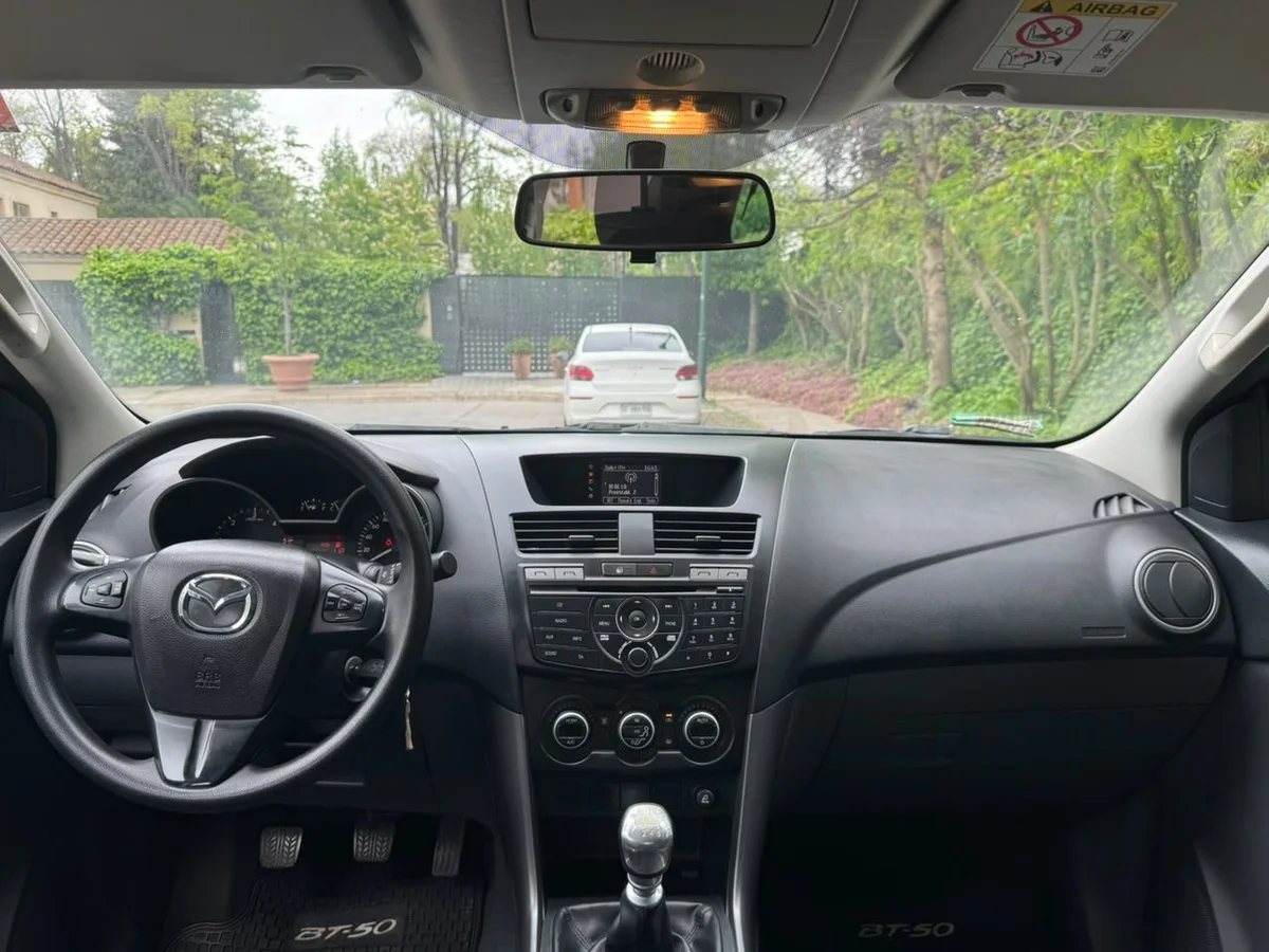 MAZDA Bt-50 2.2 SDX DCAB DIESEL 4X4 6MT 2020 (perdida asimi) - Miniatura 16