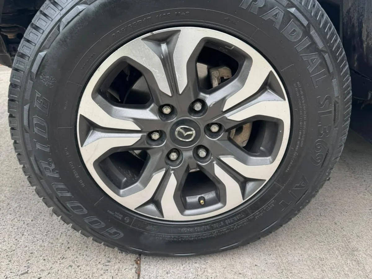 MAZDA Bt-50 2.2 SDX DCAB DIESEL 4X4 6MT 2020 (perdida asimi) - Miniatura 17