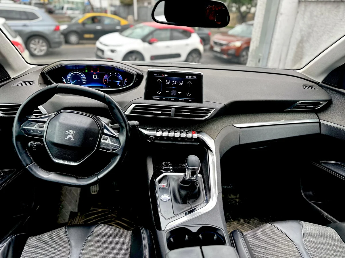 Peugeot 5008 Allure — foto 13 de 24