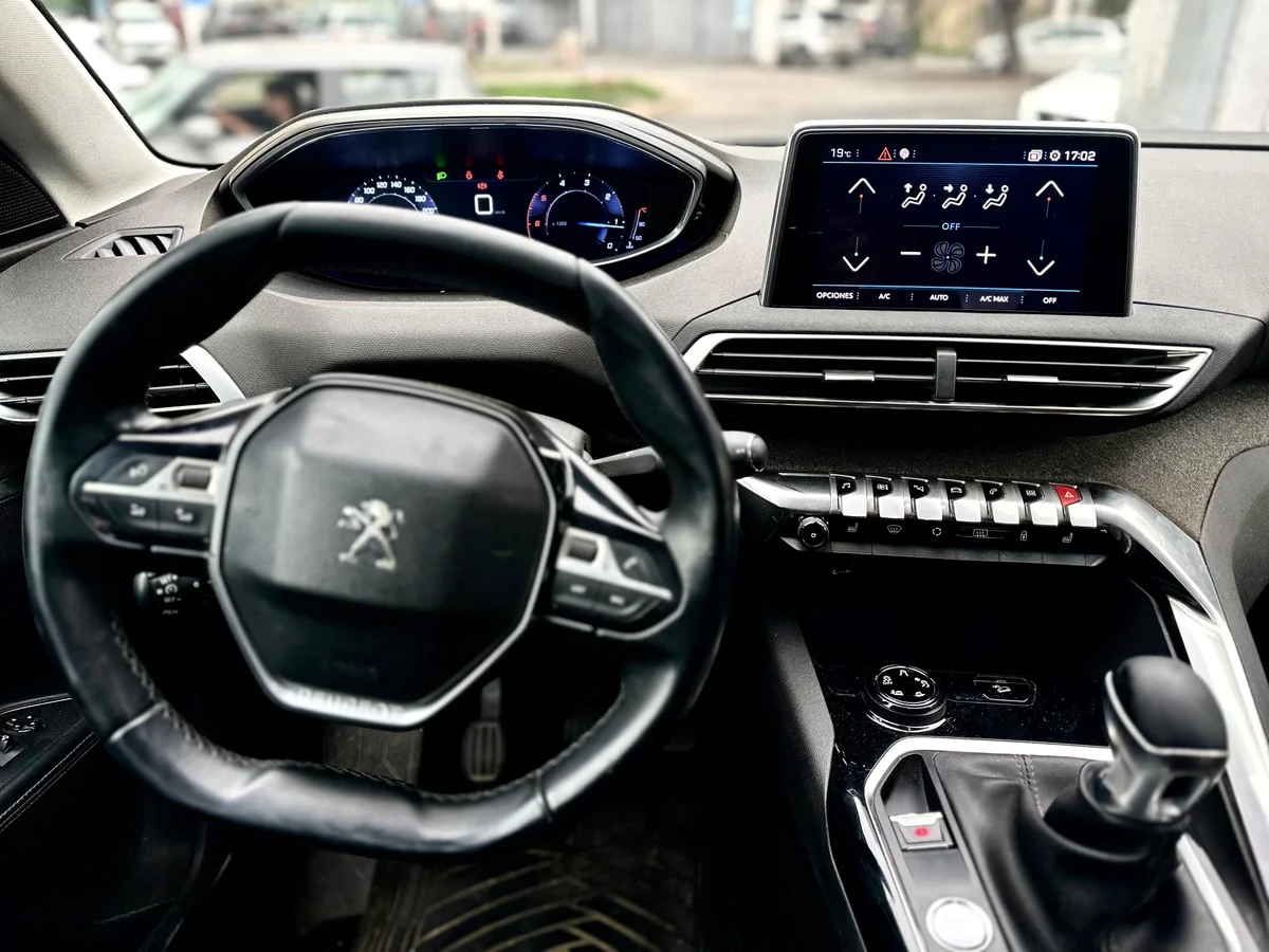 Peugeot 5008 Allure — foto 14 de 24