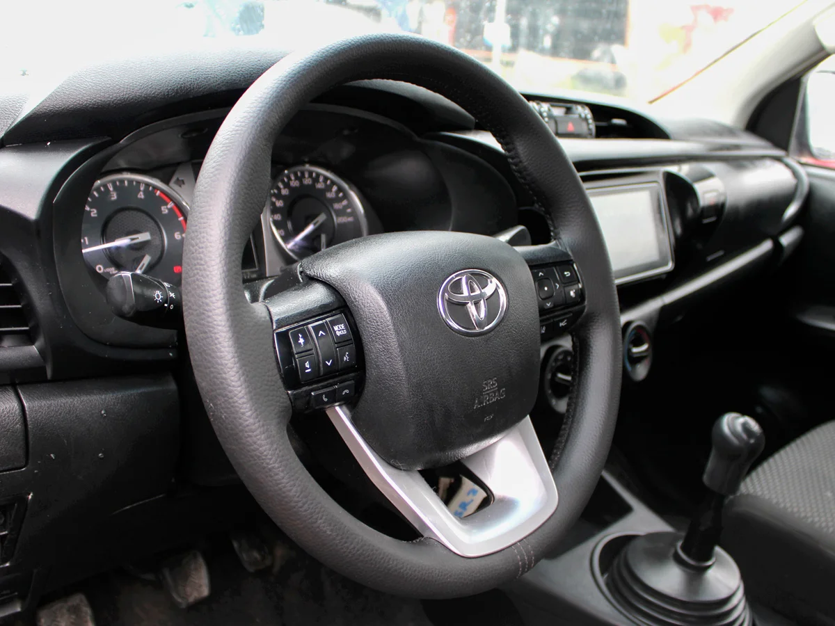 TOYOTA Hilux DCAB miniatura 9