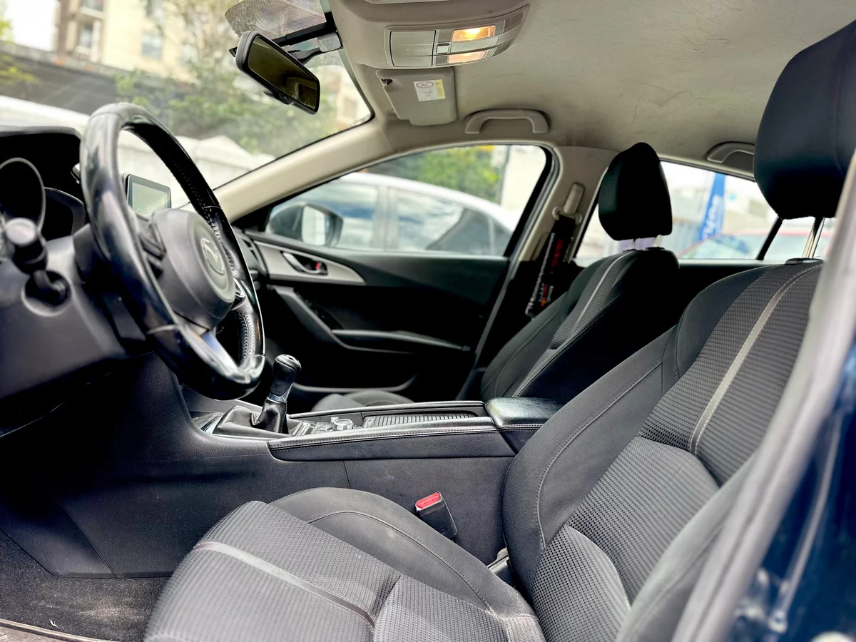 Mazda 3 — foto 10 de 17