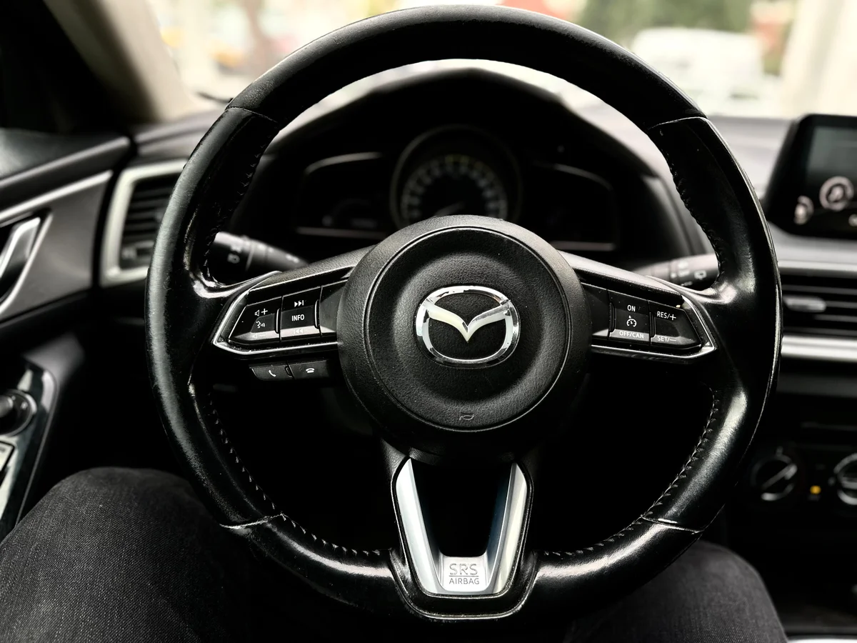 Mazda 3 — foto 14 de 17