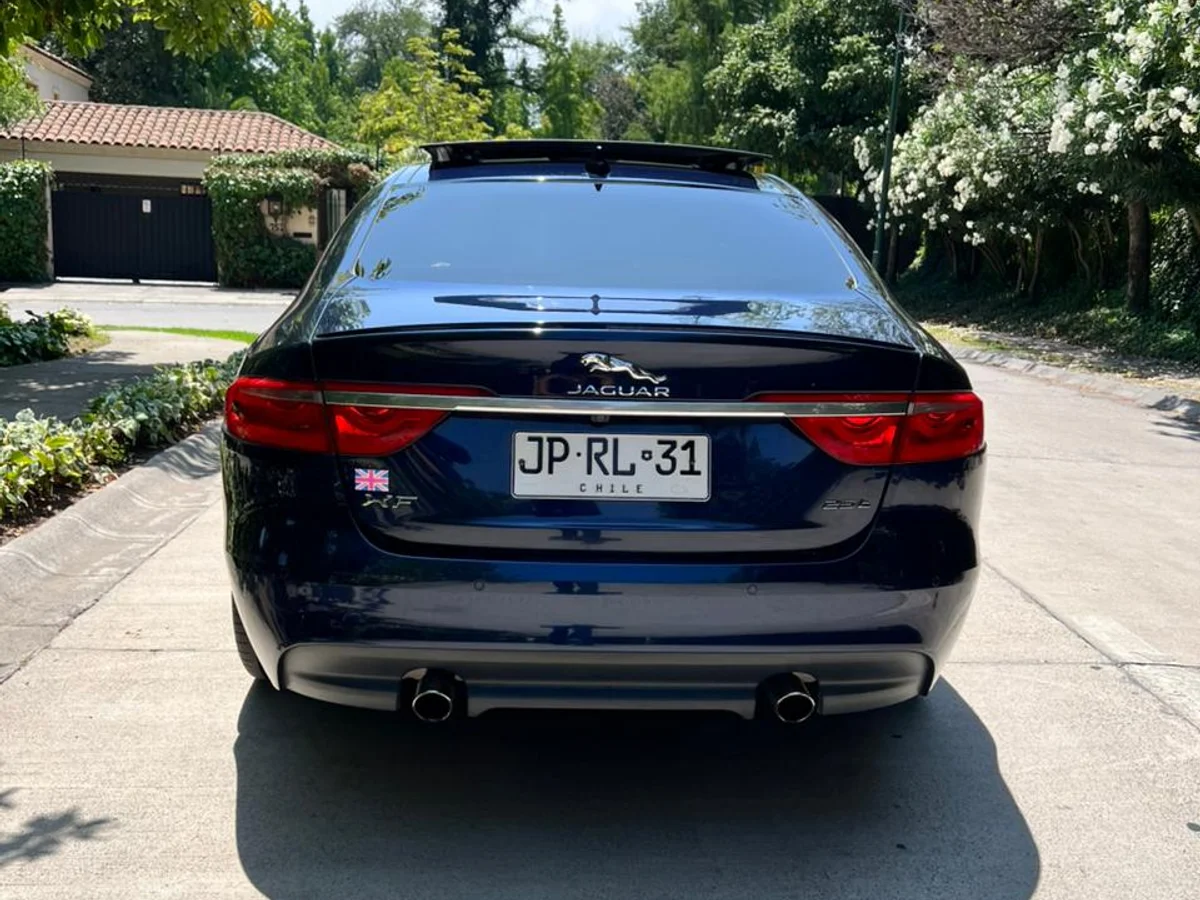 Jaguar XF R-Sport 2.0L Turbo AT RWD año 2017 - Miniatura 6