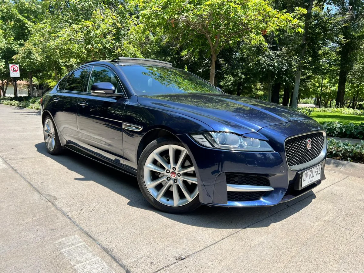 Jaguar XF R-Sport 2.0L Turbo AT RWD año 2017 - Miniatura 10