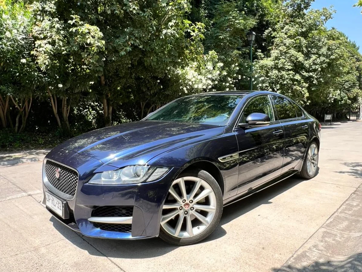 Jaguar XF R-Sport 2.0L Turbo AT RWD año 2017 - Miniatura 11