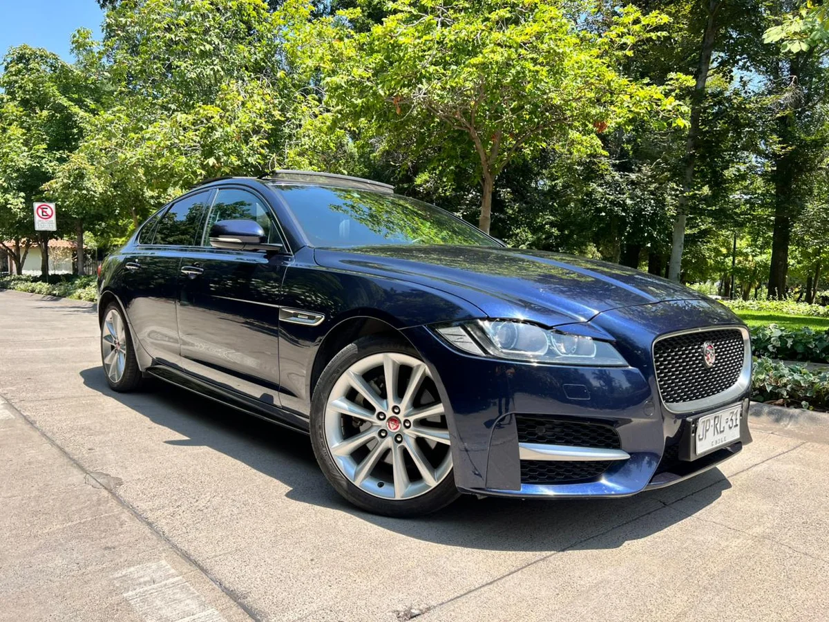 Jaguar XF R-Sport 2.0L Turbo AT RWD año 2017 - Miniatura 12