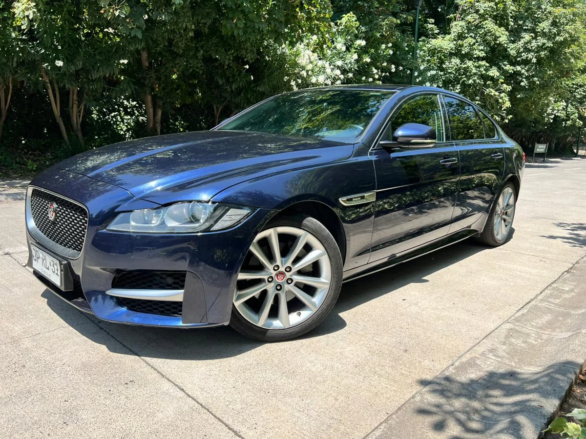 Jaguar XF R-Sport 2.0L Turbo AT RWD año 2017 - Miniatura 13