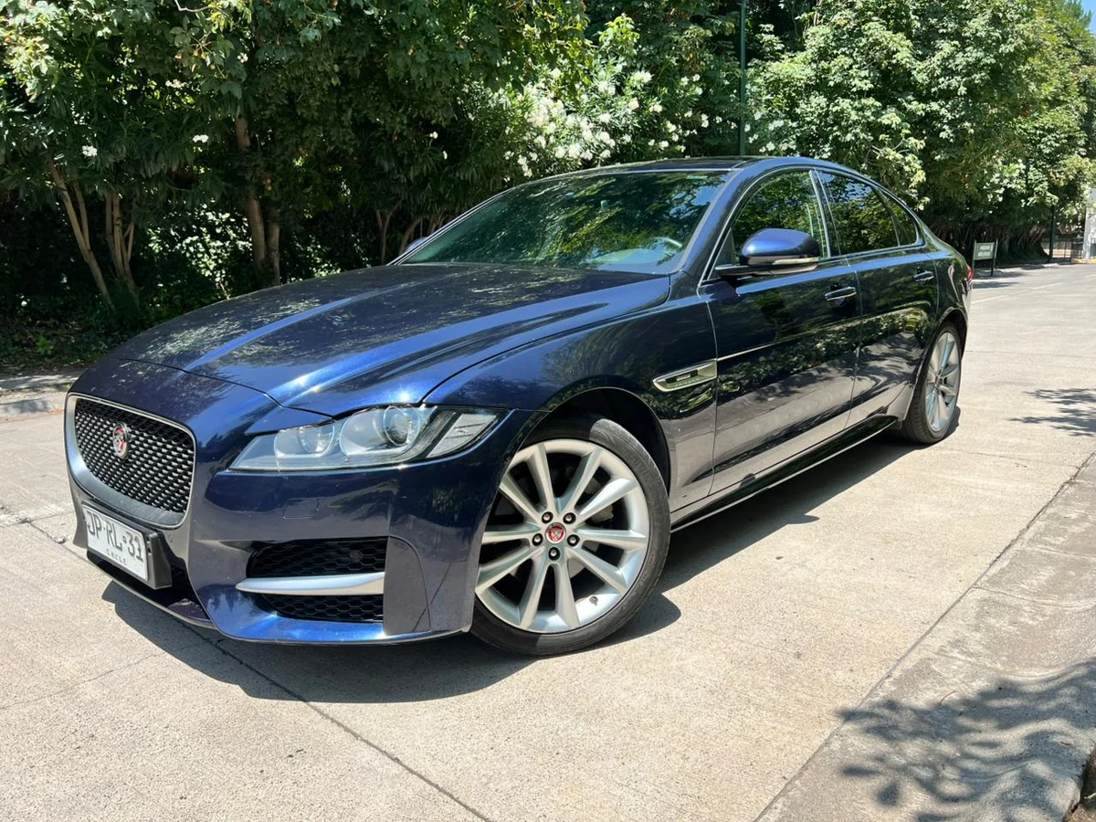 Jaguar XF R-Sport 2.0L Turbo AT RWD año 2017 - Miniatura 14