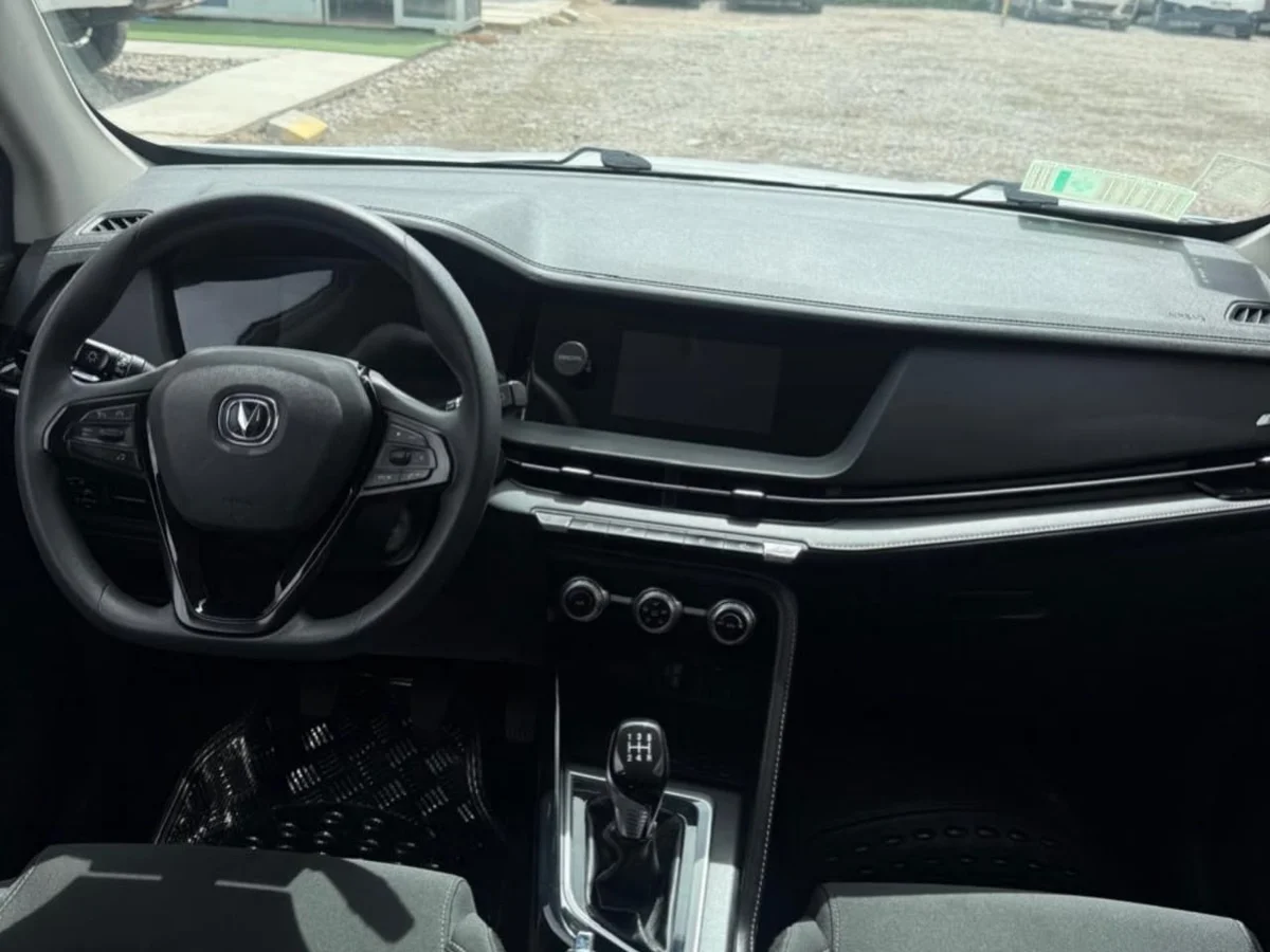 Changan Cs15 — foto 5 de 8
