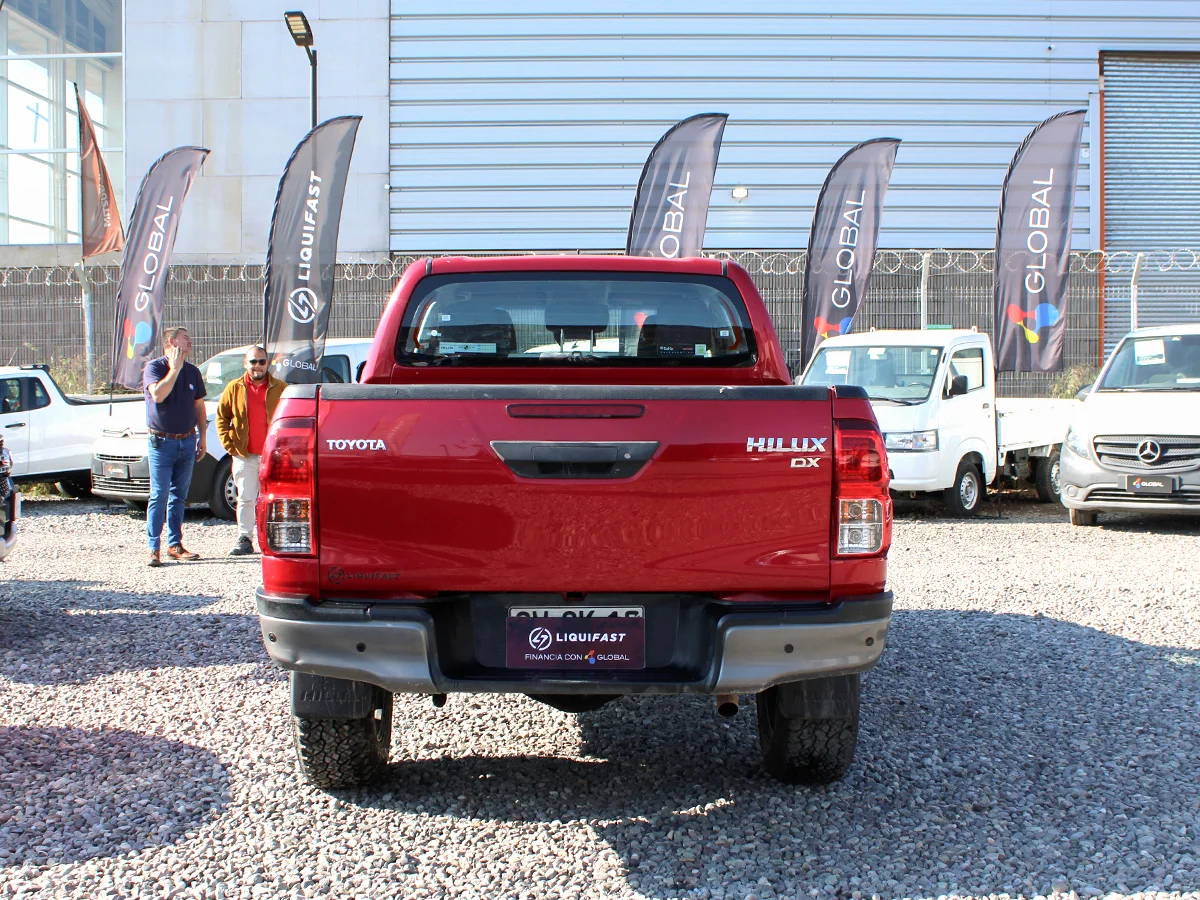Toyota Hilux — foto 6 de 11
