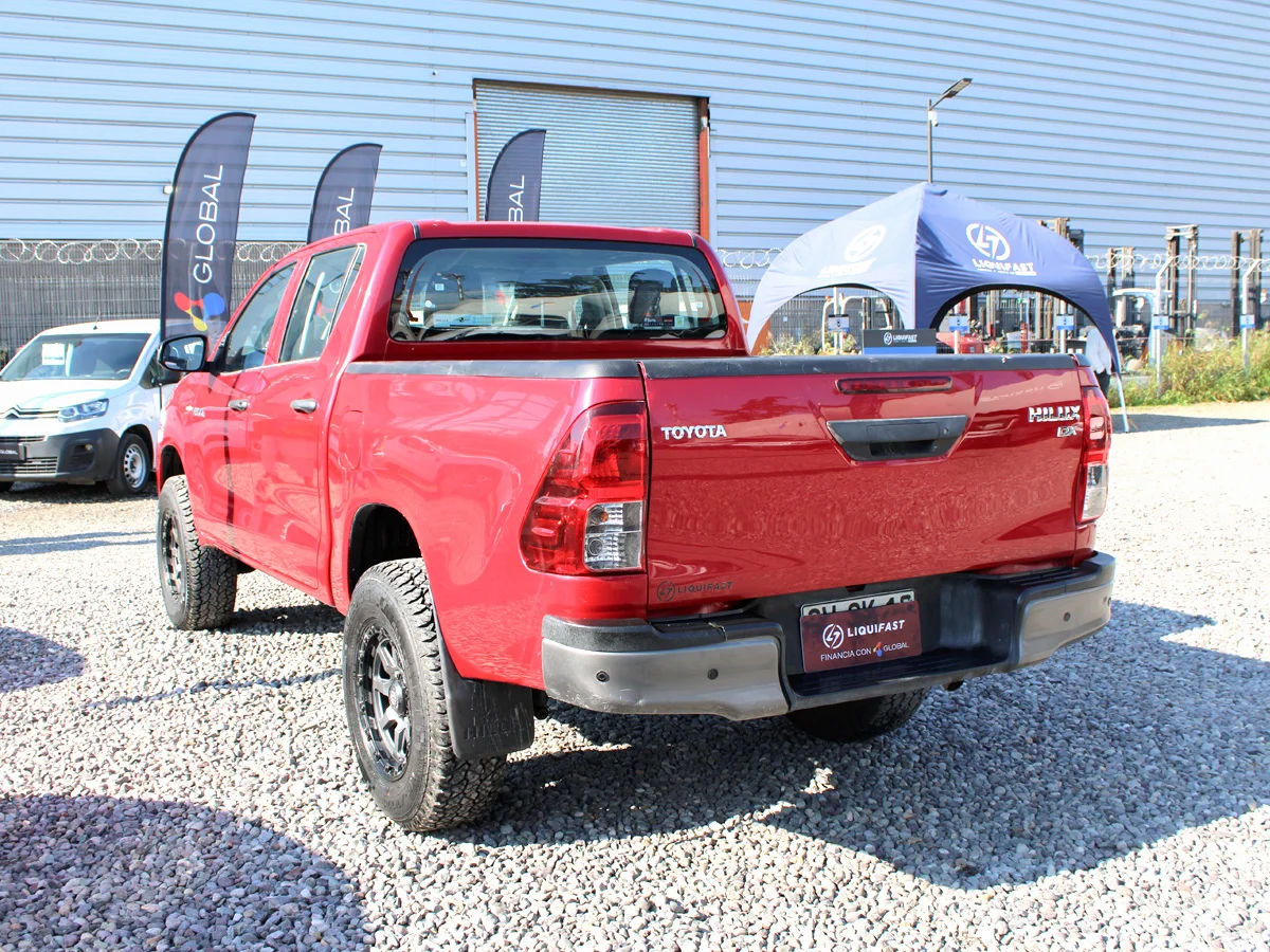 Toyota Hilux — foto 8 de 11