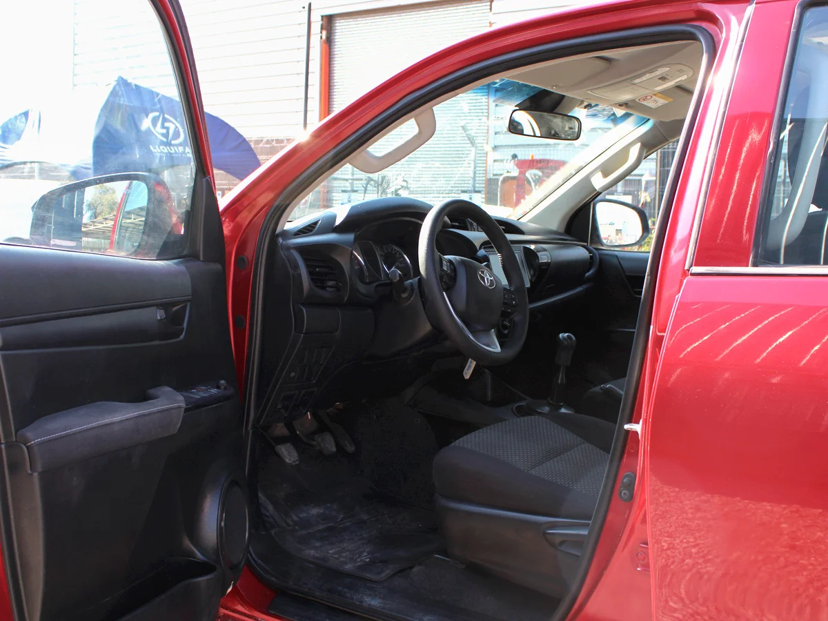 Toyota Hilux — foto 10 de 11