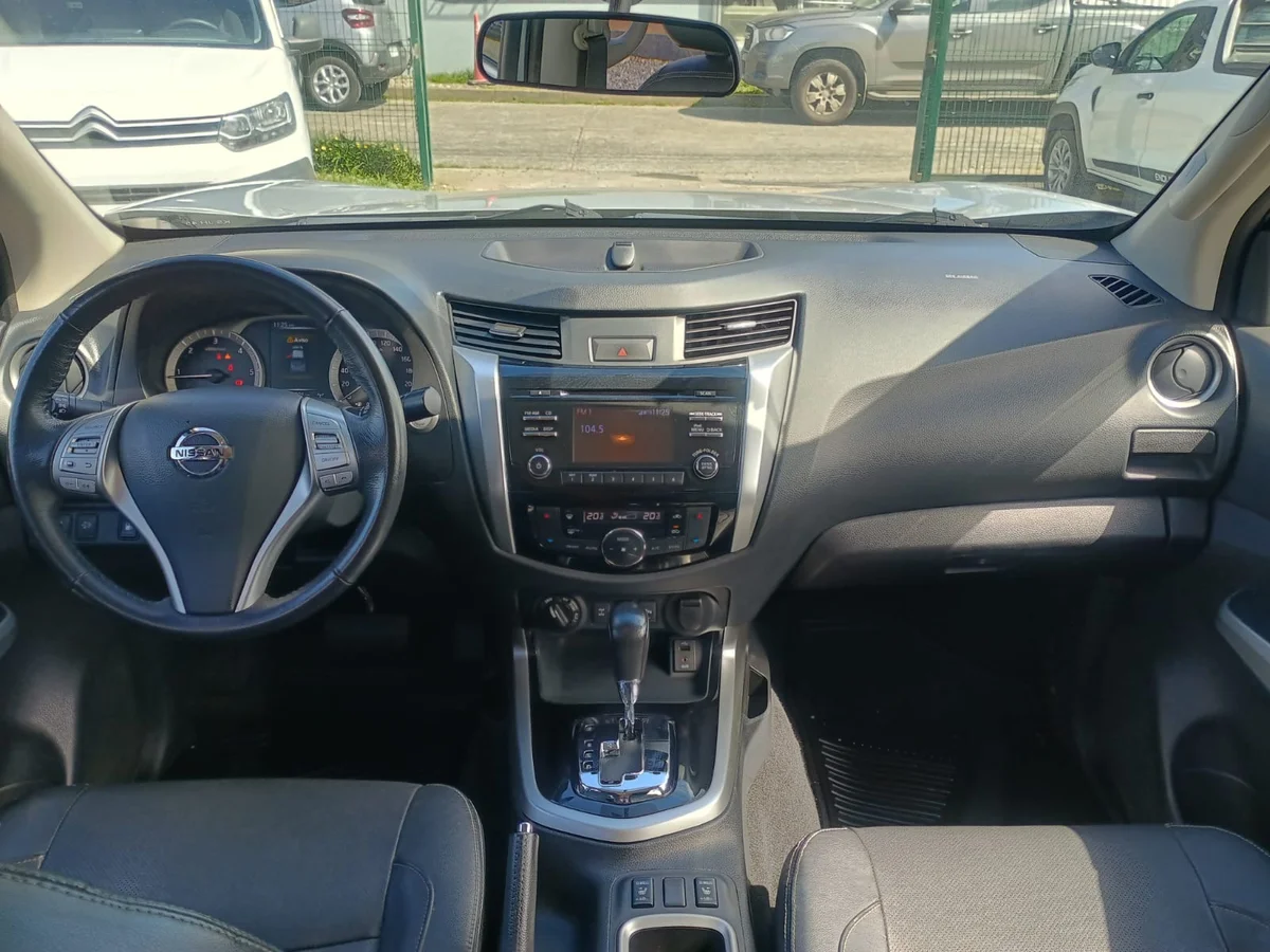 Nissan Np300 Le2.3 D. Aut. — foto 5 de 12