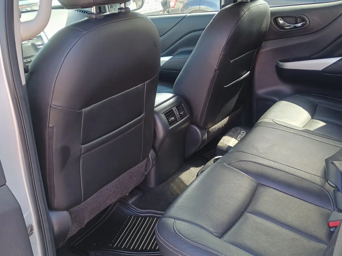 Nissan Np300 Le2.3 D. Aut. — foto 6 de 12