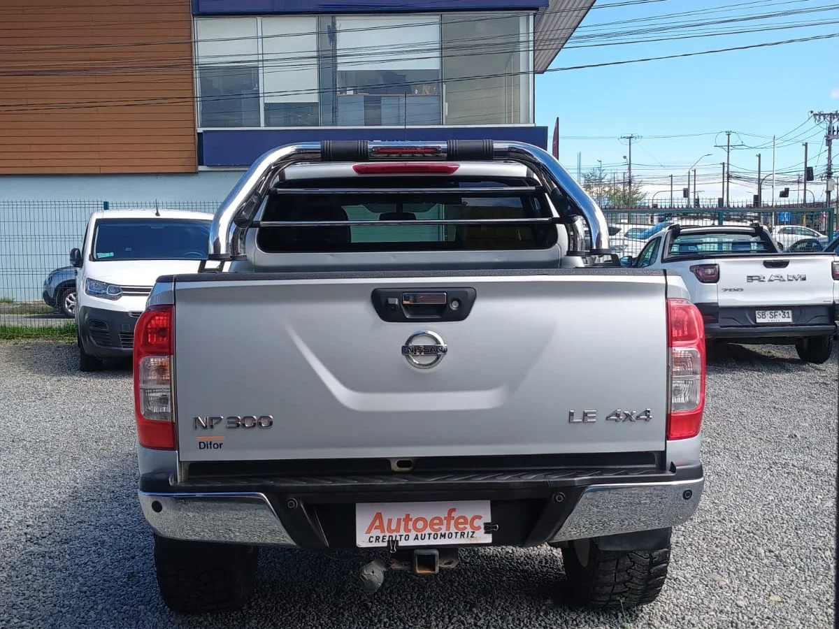 Nissan Np300 Le2.3 D. Aut. — foto 7 de 12