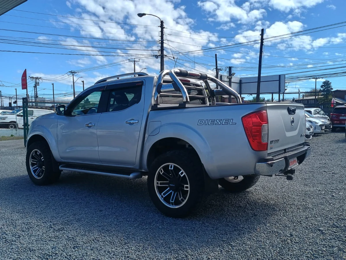 Nissan Np300 Le2.3 D. Aut. — foto 9 de 12