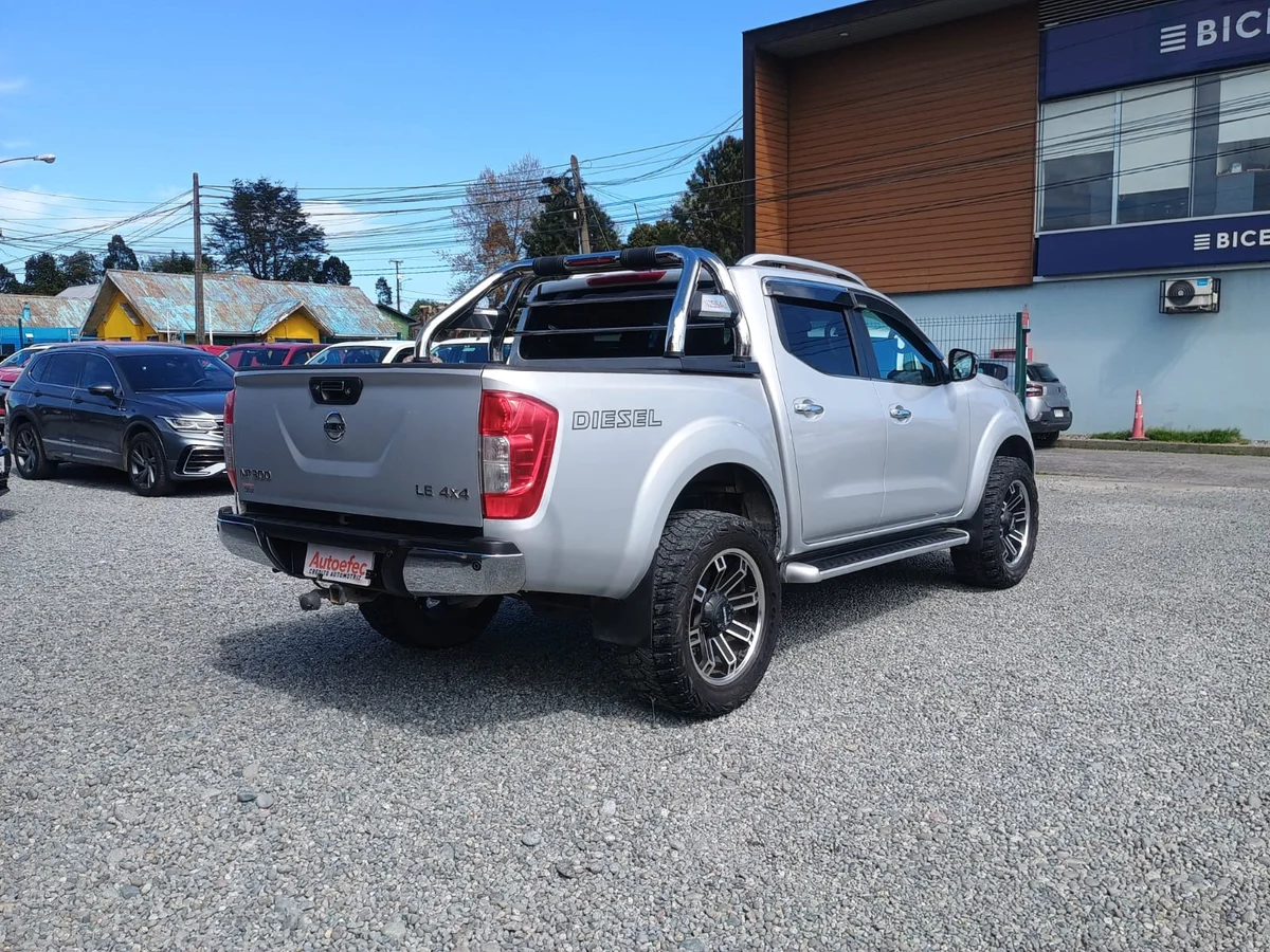 Nissan Np300 Le2.3 D. Aut. — foto 11 de 12