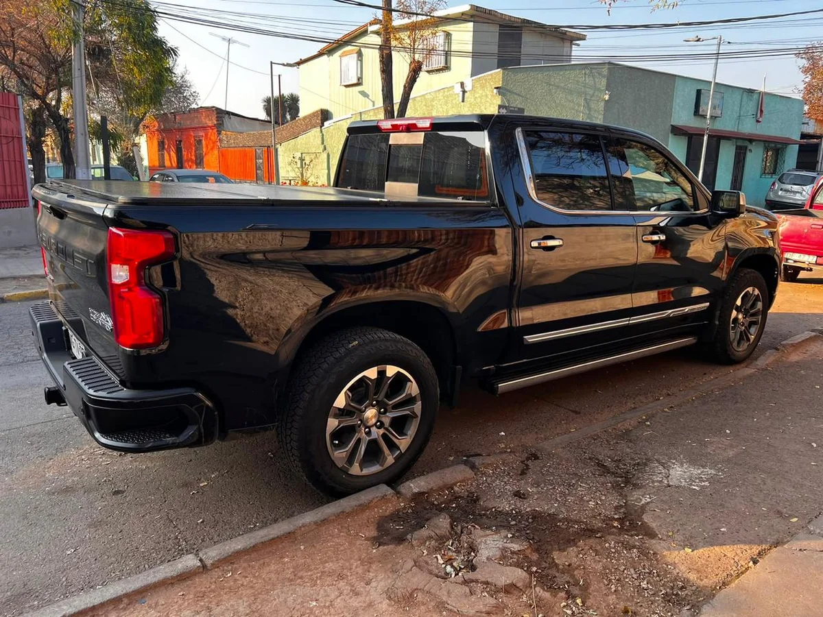 Chevrolet Silverado High Country 3.0L Diésel AT 4x4 año 2025 - Miniatura 3