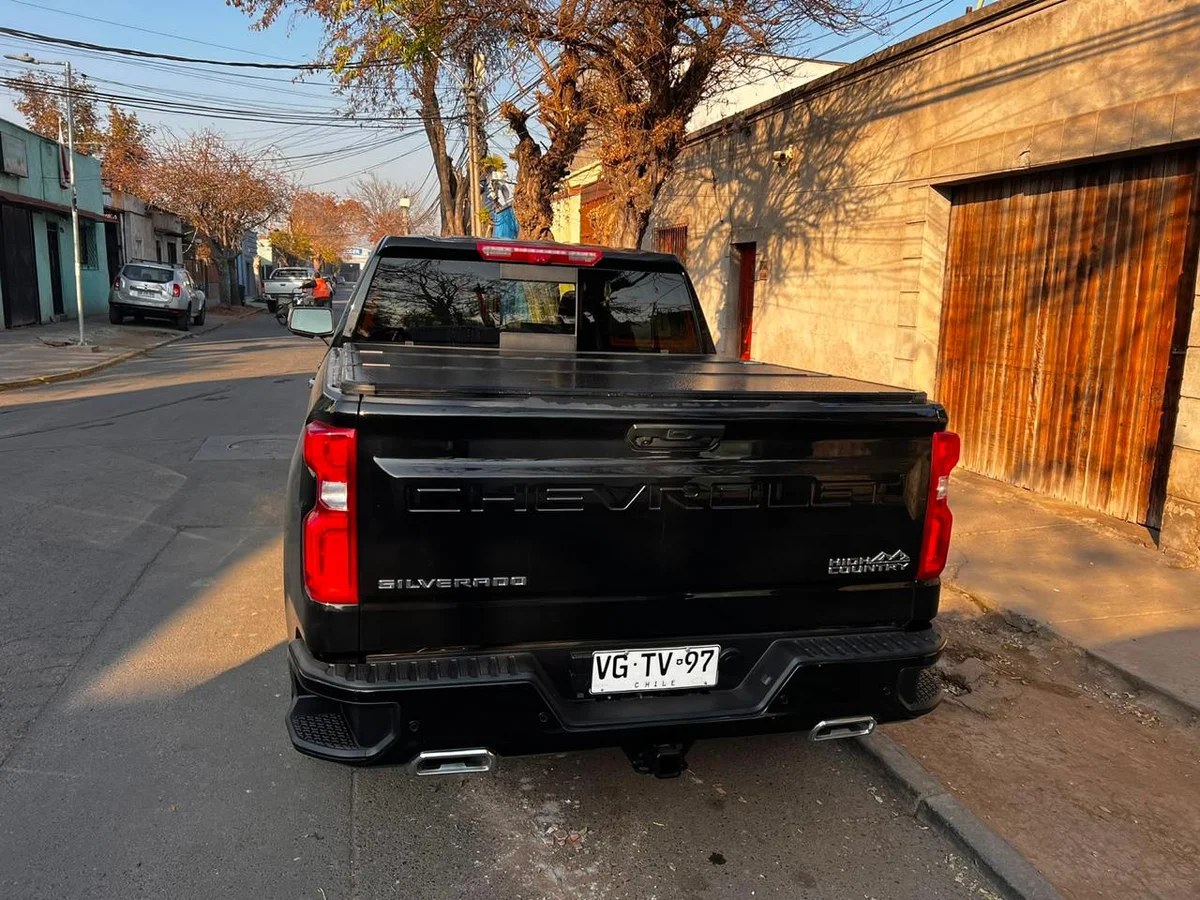 Chevrolet Silverado High Country 3.0L Diésel AT 4x4 año 2025 - Miniatura 4