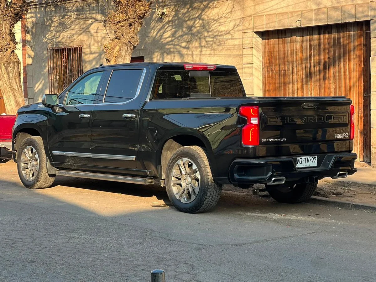 Chevrolet Silverado High Country 3.0L Diésel AT 4x4 año 2025 - Miniatura 5