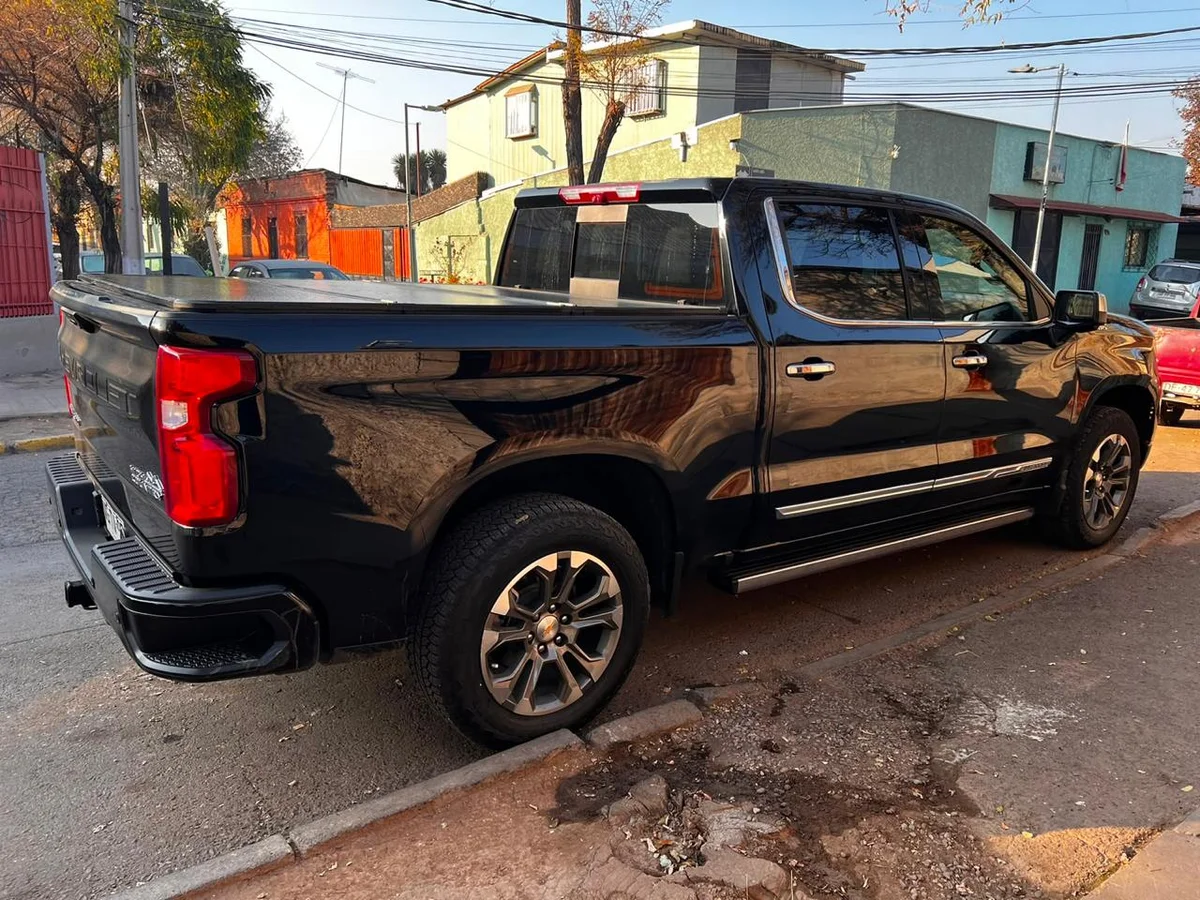 Chevrolet Silverado High Country 3.0L Diésel AT 4x4 año 2025 - Miniatura 6