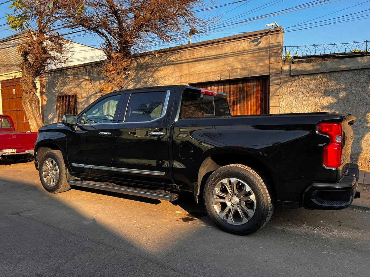 Chevrolet Silverado High Country 3.0L Diésel AT 4x4 año 2025 - Miniatura 11
