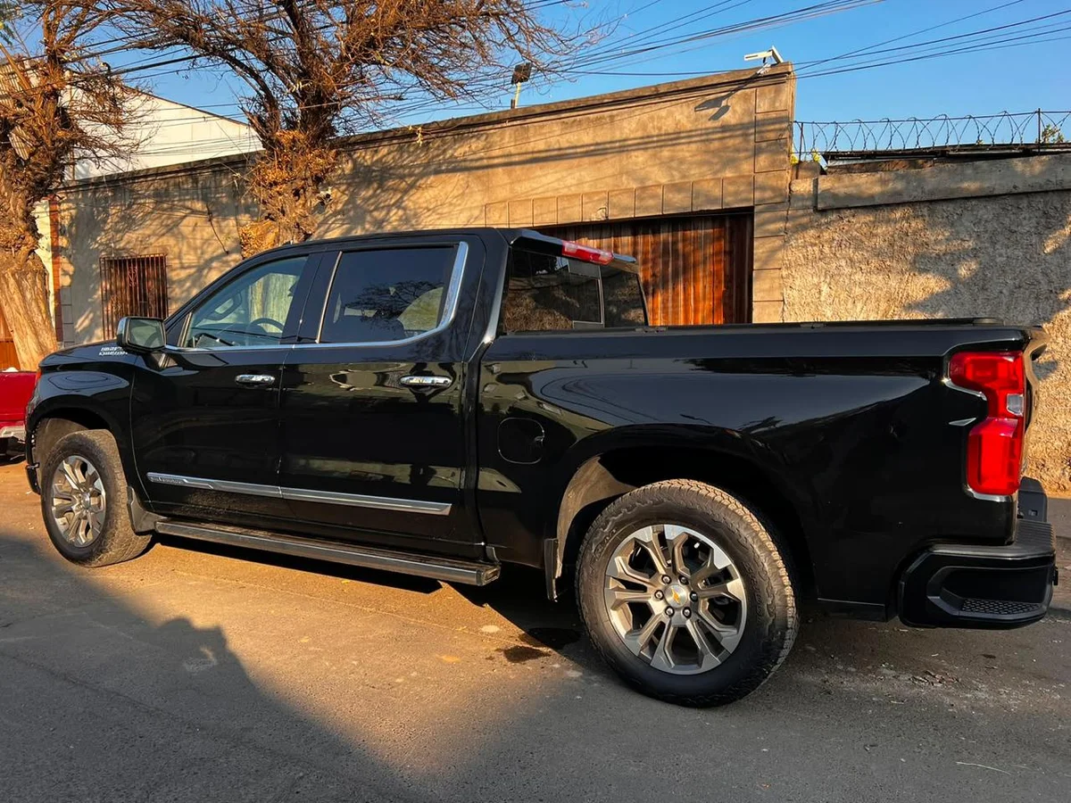 Chevrolet Silverado High Country 3.0L Diésel AT 4x4 año 2025 - Miniatura 15